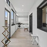 Sunny Retreat By Lovelystay Daire *