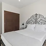 Sunny Retreat By Lovelystay *