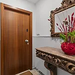 Daire Sunny Retreat By Lovelystay *