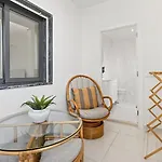 Sunny Retreat By Lovelystay Daire