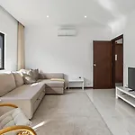 Sunny Retreat By Lovelystay Daire *