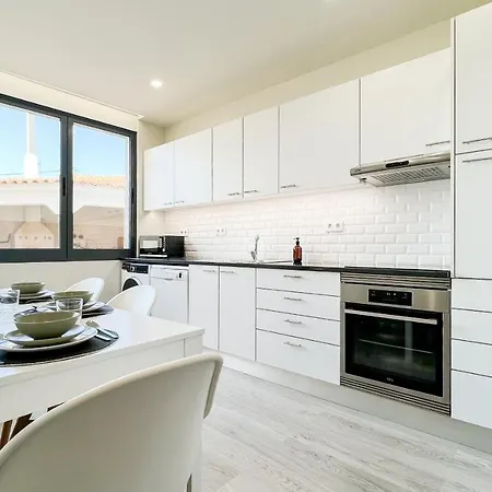 Apartment Sunny Retreat By Lovelystay