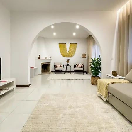 Apartment Sunny Retreat By Lovelystay