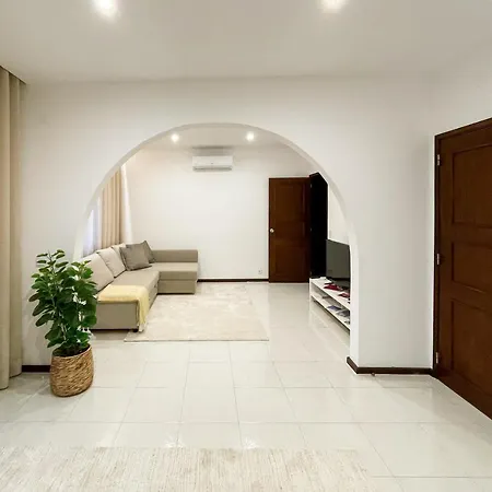 Sunny Retreat By Lovelystay Apartment