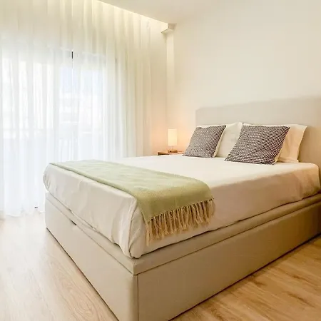 Sunny Retreat By Lovelystay *