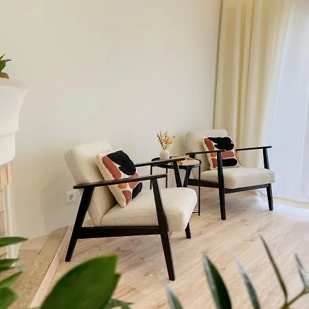 Sunny Retreat By Lovelystay *