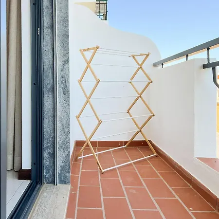 Sunny Retreat By Lovelystay *