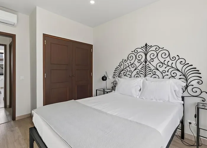 Sunny Retreat By Lovelystay *