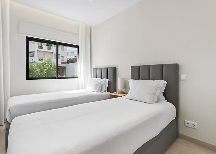 Sunny Retreat By Lovelystay *