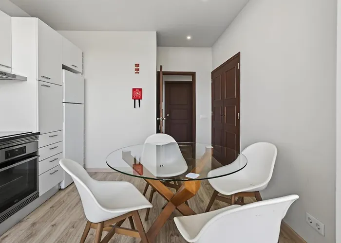 Sunny Retreat By Lovelystay Apartman