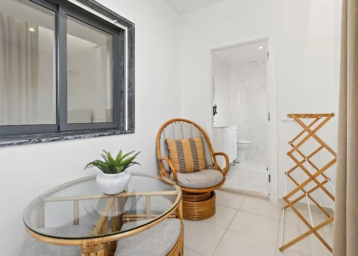 Sunny Retreat By Lovelystay Lägenhet