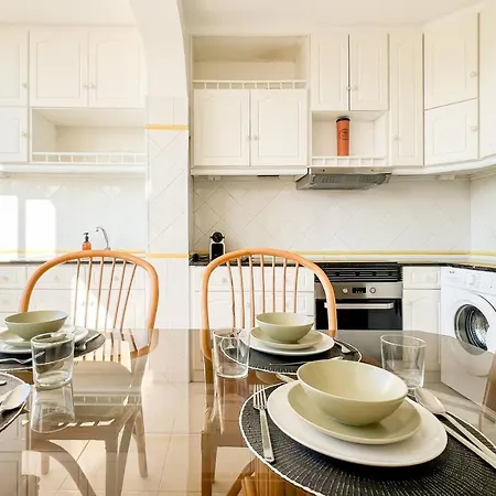 Sunny Retreat By Lovelystay לואה